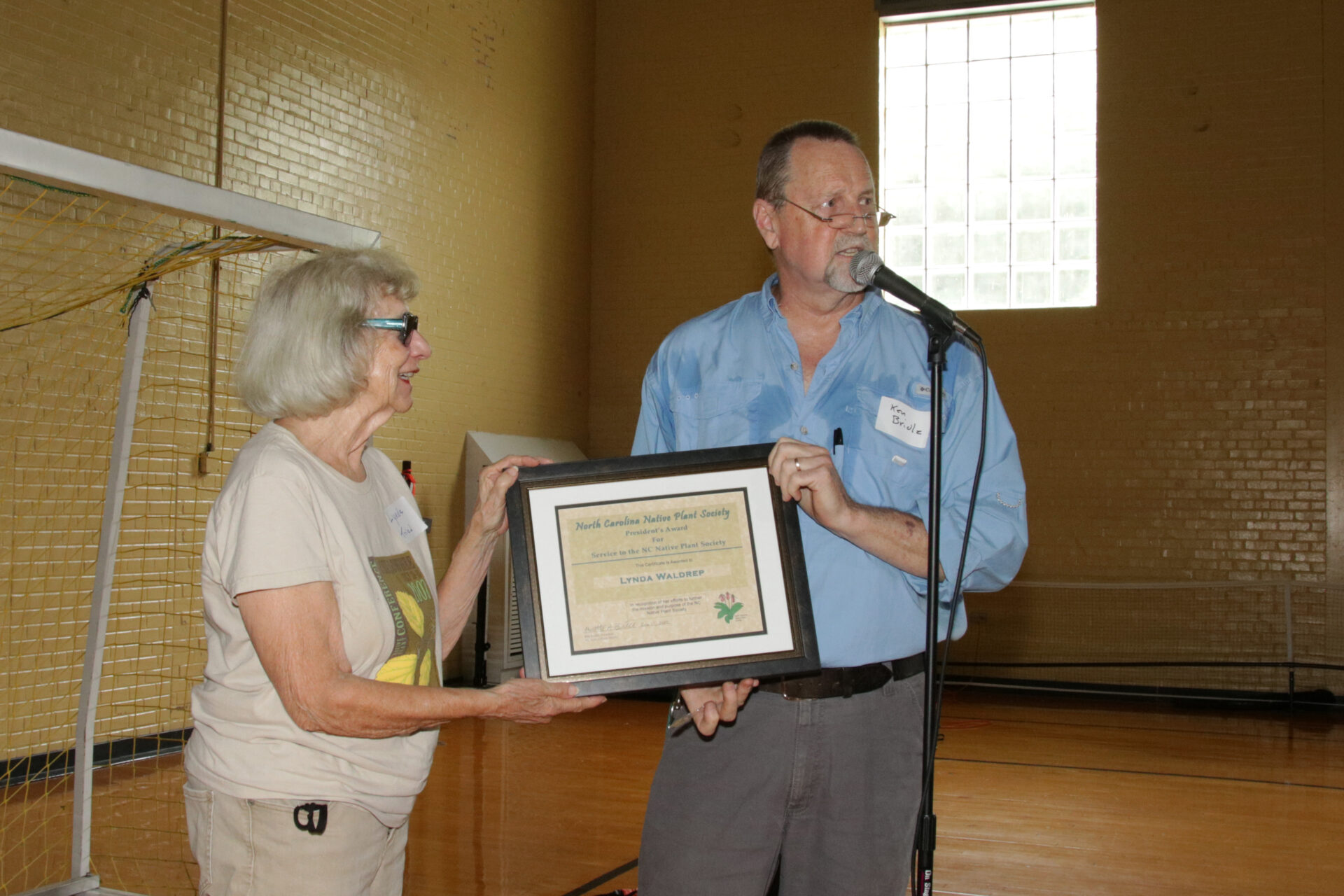 Ken Bridle honors Lynda Waldrep with the President’s Award at the NC Native Plant Society Annual Meeting