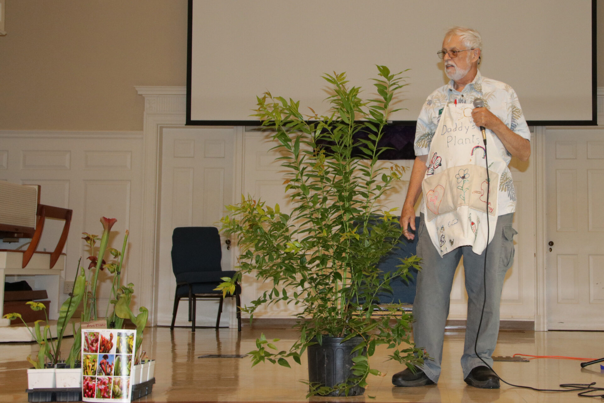 Plant auctioneer Dr. Larry Mellichamp